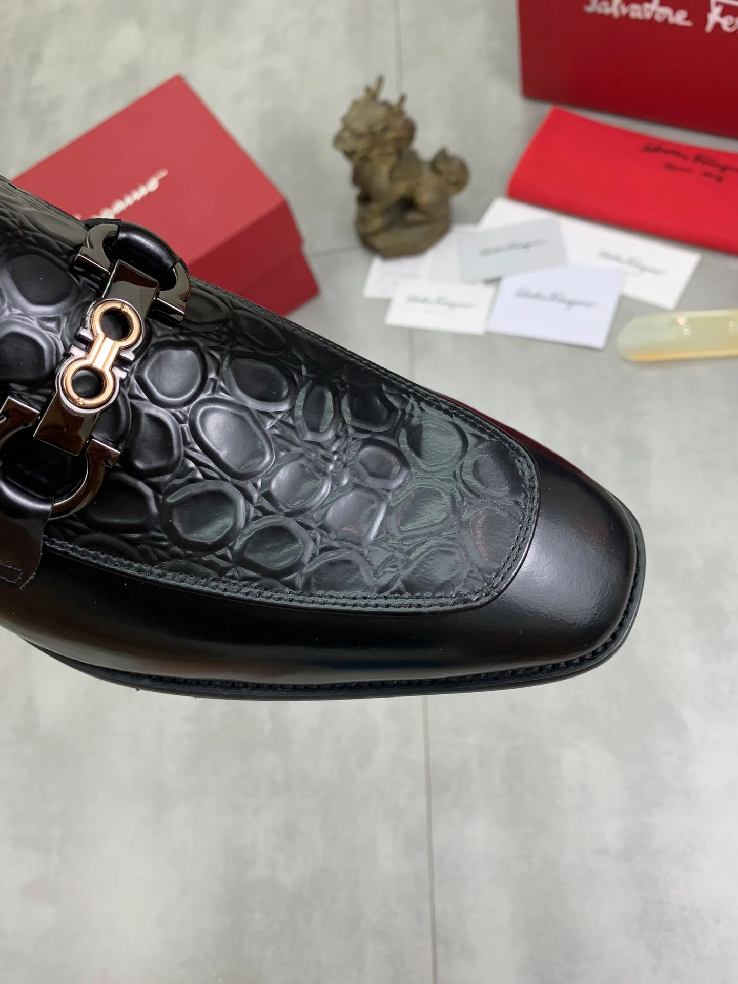 Men's Men's Shoes 💰P460💰[New Style] Water-dyed Niuli 🆘[Salvatore Ferragamo] Ferragamo's latest casual business leather shoes for men! Available at counters simultaneously! The fabric is made of specially imported original pebbled calfskin, and the lining is made of imported water-dyed cowhide. It is absolutely luxurious and leads the fashion trend. Matching code: 38-45 (46 can be customized) multiple colors available